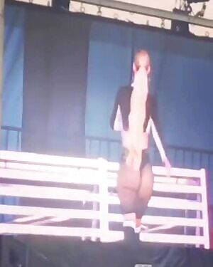 When someone tells you Iggy Azalea isn’t talented, just show them this