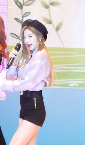 Cherry Bullet - Yuju