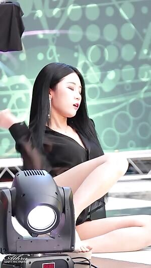 GirlCrush - Bomi