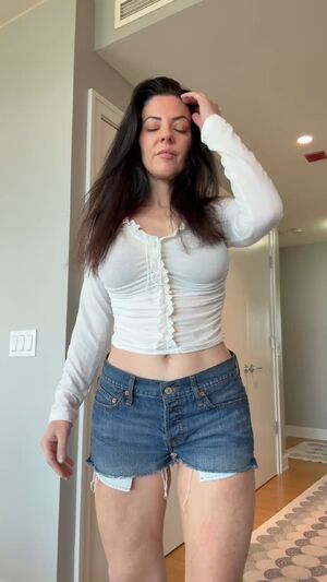 Seductive Brunette Cougar Cougars Fit