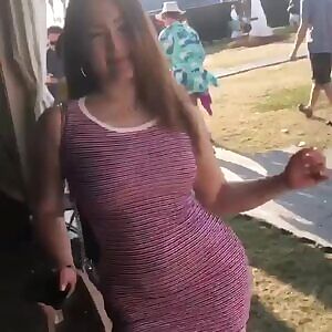 Korean girl's got a bangin' body.