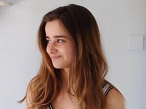 Holly Earl