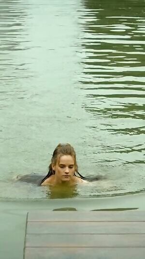 Noémie Schmidt in Versailles