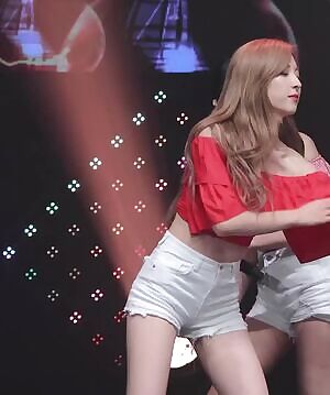 EUNSEO - La La Love...that body.