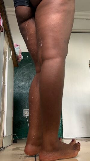 Wetting Ass Ebony Pee Peeing