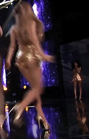 Ariana in gold