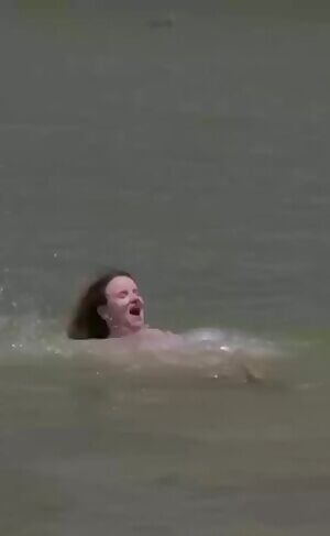 Juliette Lewis age 45 in Camping