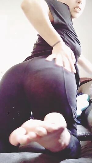 She's buzzed, she's silly, she wants to judge your willy 📱🦄