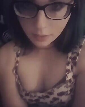 Any sugar daddies looking for a cute little mouth to fill up? 🤤