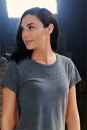 I want Gal Gadot to suck my cock while her husband’s in the other room