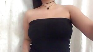 Strapless tops are always fun to wear 😜