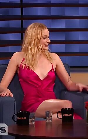 My oh my Sophie Turner...