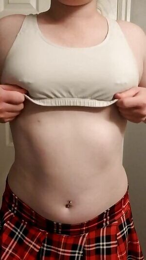 Dropping those Itty bitty titties