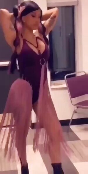 Cardi making that ass clap