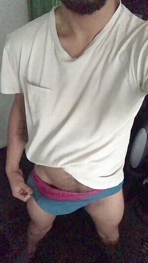 need a beefy, hairy guy to share these hard mornings with 😛🍆