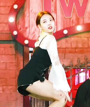 TWICE - Nayeon & Mina