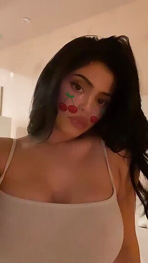 Busty 🤤