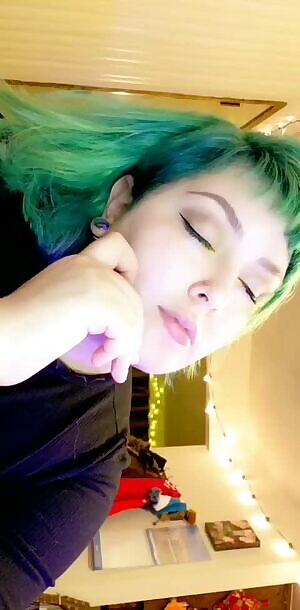 Open wide👅