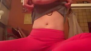 Attempt at a vid digging in my panties