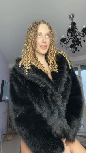 Fur Coats Blowjob Homemade MILF Masturbating