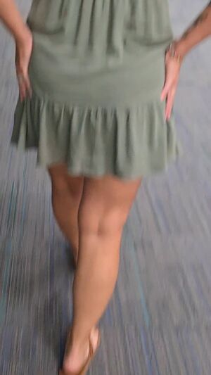 Your favorite horny mom trying to show some cubs my ass!