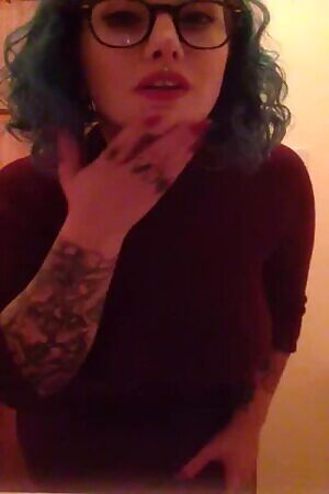 Galda Lou revealing her curvaceous body