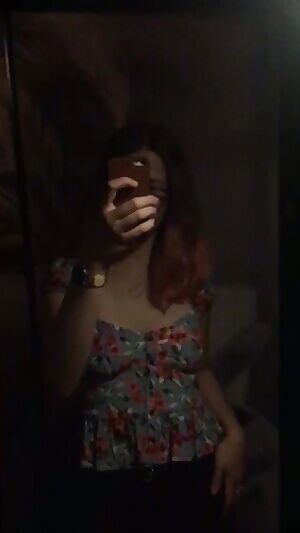 lashing a tad in a pub’s bathroom 🙈