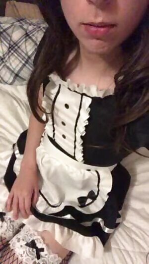 What’s that maid hiding under her skirt? 💖