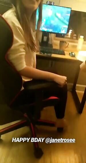 Pokimane Twerking in IG story