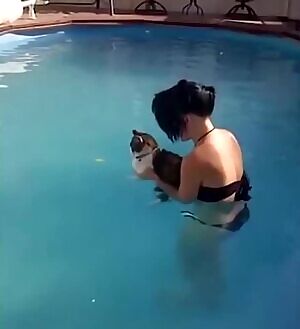 Cute girl loves playing with her wet pussy!