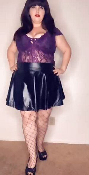 New To Kink? Don’t Be Shy... Mommy Will Guide You With My Experience And Knowledge... EXPECTED? I Will Push Your Limits And Make You Beg For More.