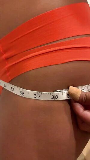 38 inch booty on a 5 foot frame ☺️