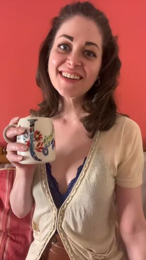 Fansly Sluts Blue Eyes Brunette Clothed