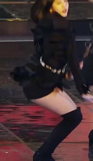 Twice - Mina & Jihyo