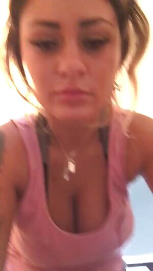 Say hi to my brown eye!😋