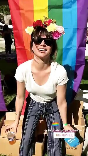 Ana de Armas being sexy as per usual