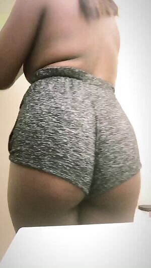 Things I need in no particular order: A stack of pancakes, another 4 hours of sleep, and a good spanking. 🍑