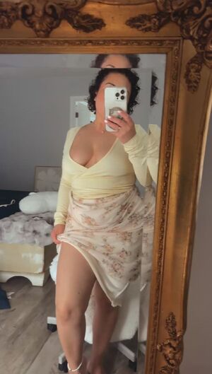 Submissive Latina Amateur MILF Mirror Mistress