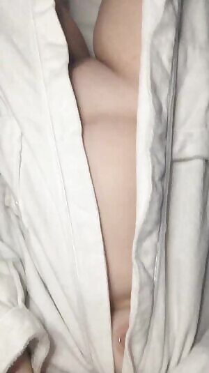 First gif! thought it was pretty cute! sorry it’s upside down 🙃