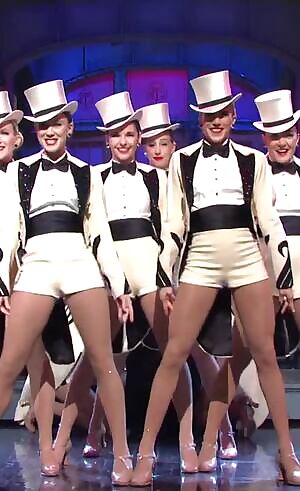 Jennifer Lopez green dress plot on Saturday Night Live