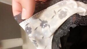 Often left insanely horny and wet at work 😋