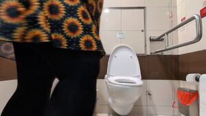 BBW MILFs Chubby Pee Peeing Piss