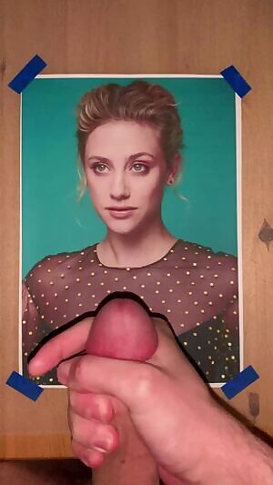 Lili Reinhart