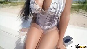 Bubble butt gets fucked