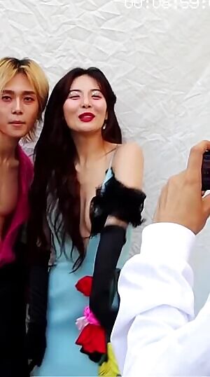 Hyuna - Ultra Cleavage