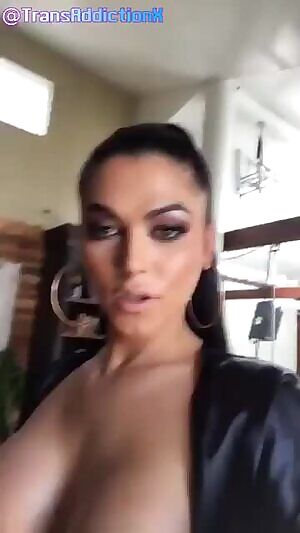 Domino Selfie