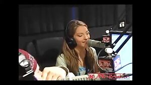 Jenna does JOI on the phone.