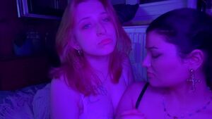 Lesbian Tongue Kissing Amateur Kiss Teen