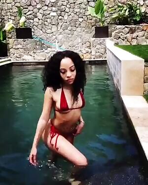 Slim thick 👙💦