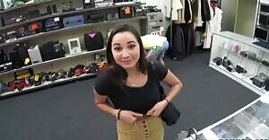 Showing My Boobs to the Shipowner